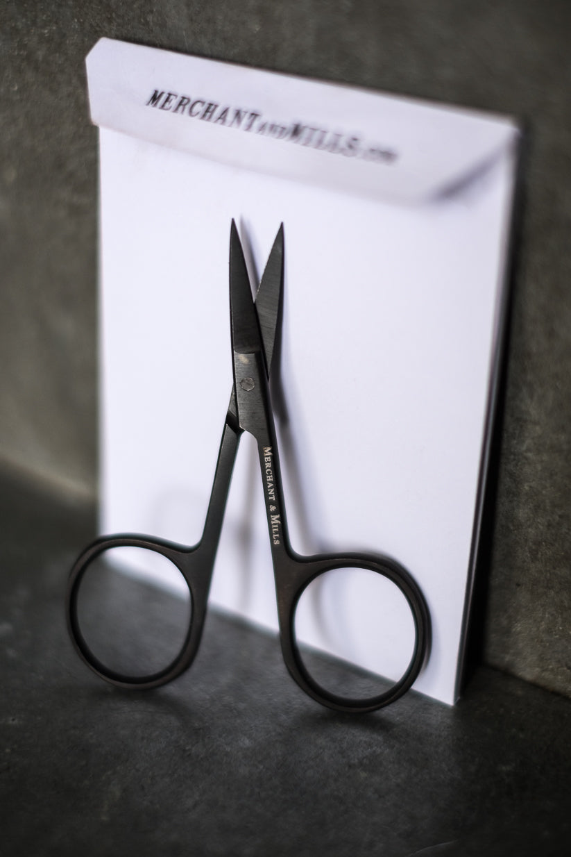WIDE BOW SCISSORS // MERCHANT & MILLS